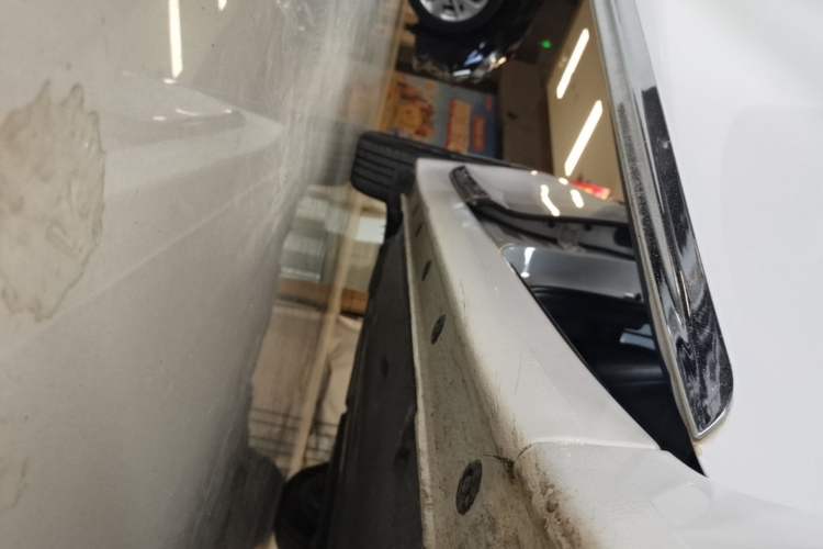 Used Hyundai Mistra 2014 1.8L Automatic Deluxe DLX Model Right Side Sill