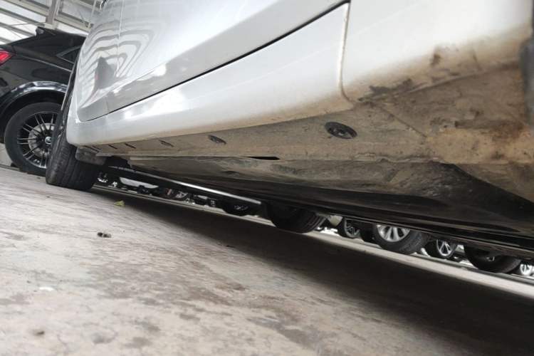 Used Hyundai Mistra 2014 1.8L Automatic Deluxe DLX Model Right Side Sill