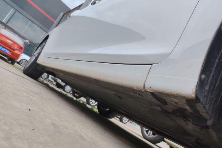 Used Hyundai Mistra 2014 1.8L Automatic Deluxe DLX Model Right Side Sill