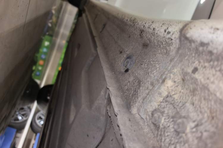 Used Hyundai Mistra 2014 1.8L Automatic Deluxe DLX Model Right Side Sill