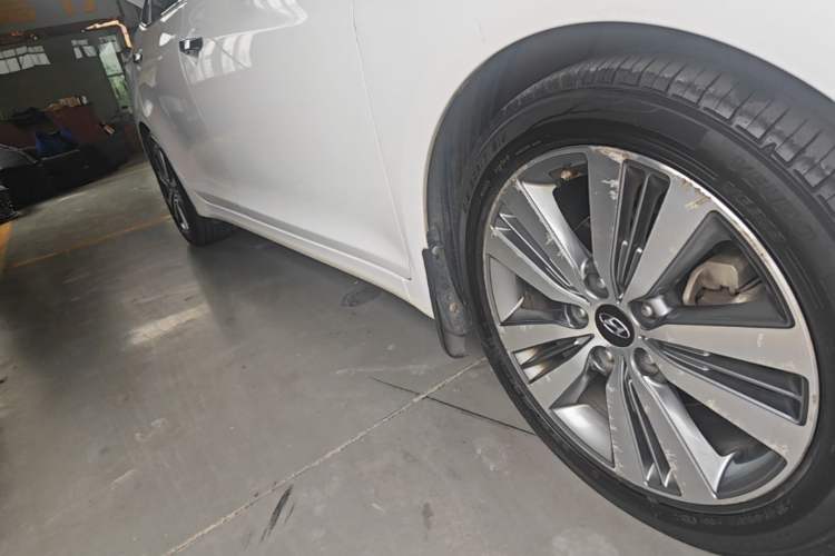 Used Hyundai Mistra 2014 1.8L Automatic Deluxe DLX Model Right Side Sill