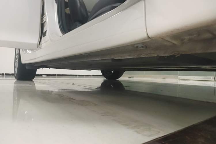 Used Hyundai Mistra 2014 1.8L Automatic Deluxe DLX Model Right Side Sill