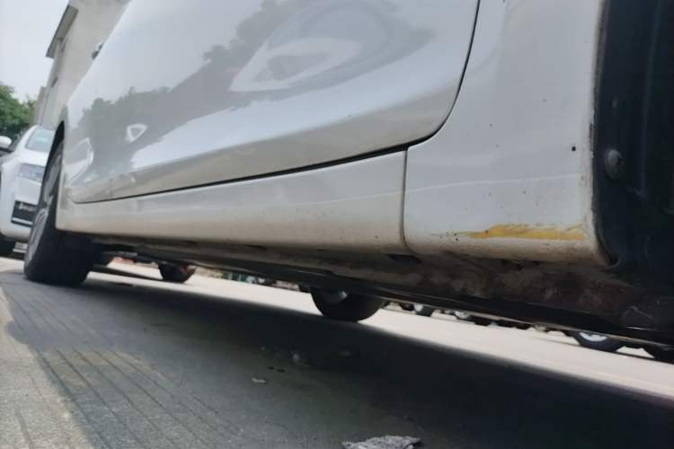 Used Hyundai Mistra 2014 1.8L Automatic Deluxe DLX Model Right Side Sill