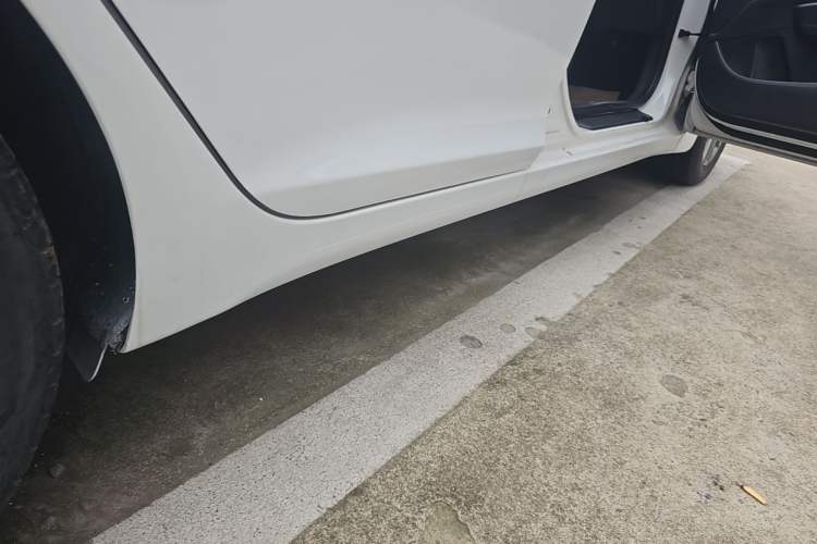 Used Hyundai Mistra 2014 1.8L Automatic Smart GLS Right Side Sill