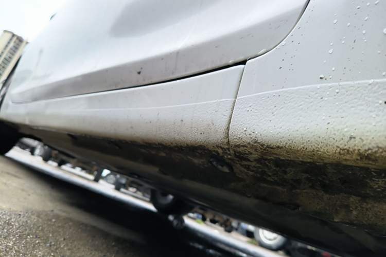 Used Hyundai Mistra 2014 1.8L Automatic Deluxe DLX Model Right Side Sill