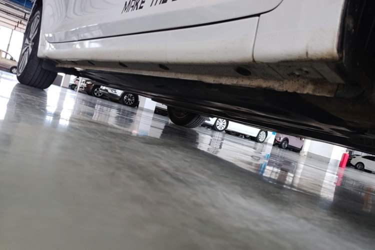 Used Hyundai Mistra 2014 1.8L Automatic Deluxe DLX Model Right Side Sill
