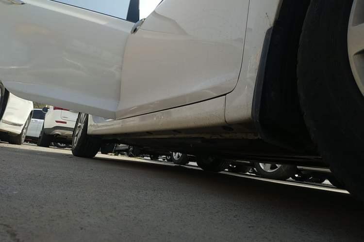 Used Hyundai Mistra 2014 1.8L Automatic Smart GLS Right Side Sill