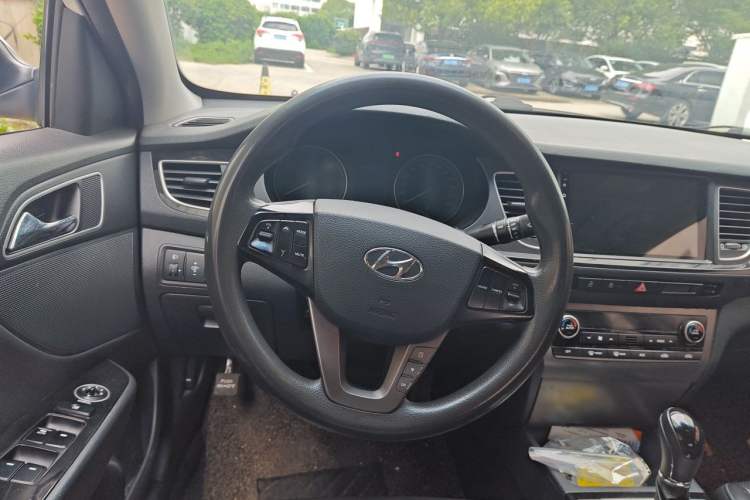 Used Hyundai Mistra 2014 1.8L Automatic Smart GLS Steering Wheel