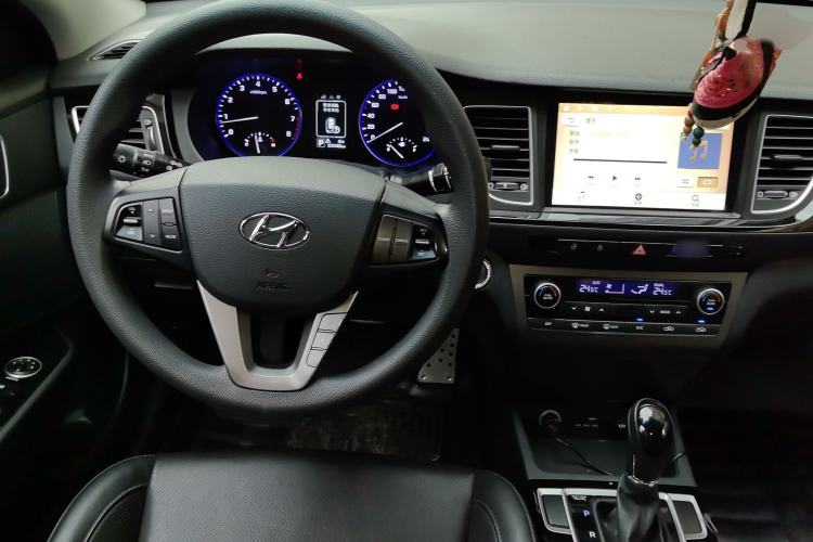 Used Hyundai Mistra 2014 1.8L Automatic Smart GLS Steering Wheel