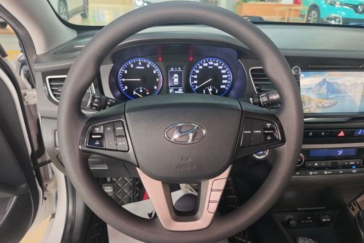 Used Hyundai Mistra 2014 1.8L Automatic Smart GLS Steering Wheel