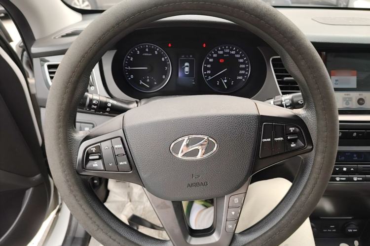 Used Hyundai Mistra 2014 1.8L Automatic Smart GLS Steering Wheel
