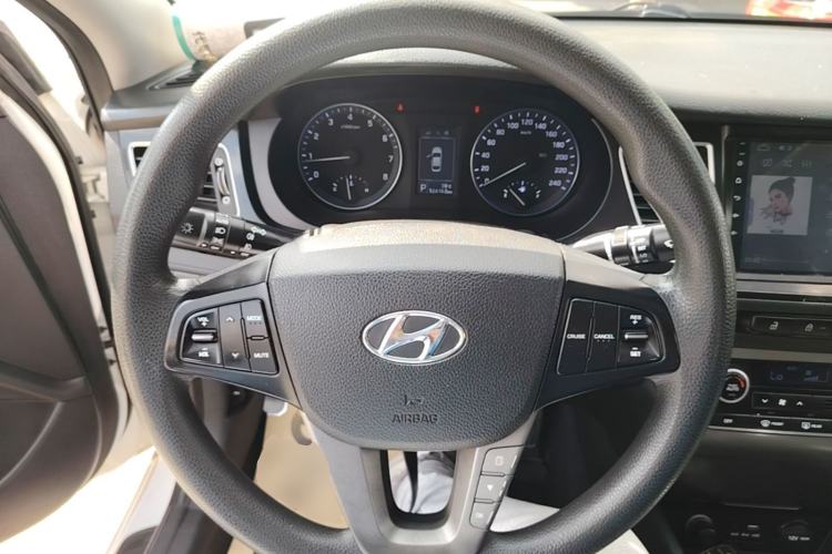 Used Hyundai Mistra 2014 1.8L Automatic Smart GLS Steering Wheel