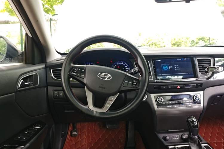 Used Hyundai Mistra 2014 1.8L Automatic Smart GLS Steering Wheel