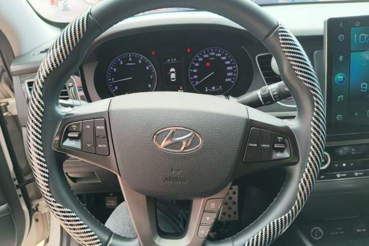 Used Hyundai Mistra 2014 1.8L Automatic Deluxe DLX Model Steering Wheel