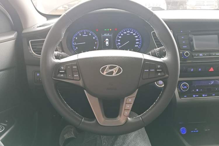 Used Hyundai Mistra 2014 1.8L Automatic Deluxe DLX Model Steering Wheel