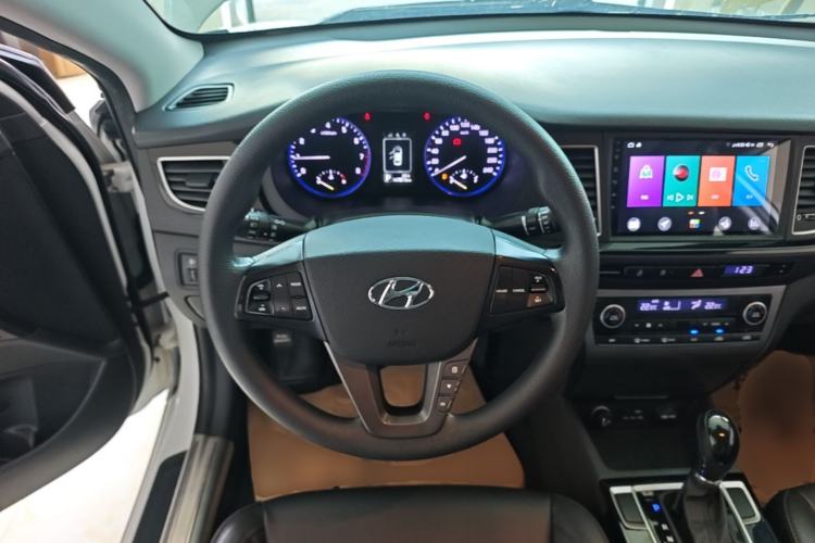 Used Hyundai Mistra 2014 1.8L Automatic Smart GLS Steering Wheel
