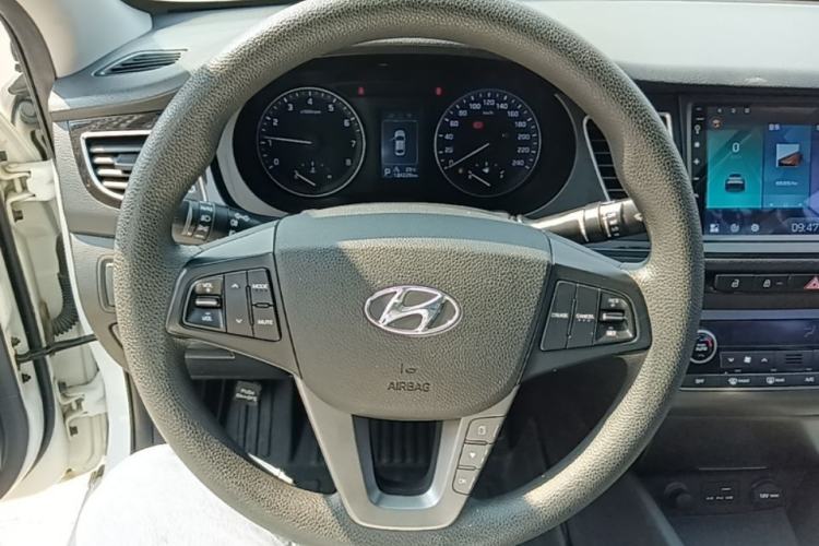 Used Hyundai Mistra 2014 1.8L Automatic Smart GLS Steering Wheel