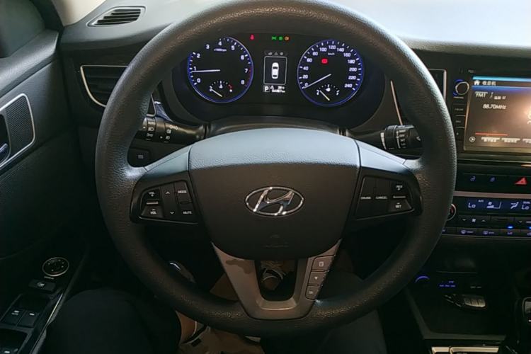 Used Hyundai Mistra 2014 1.8L Automatic Smart GLS Steering Wheel