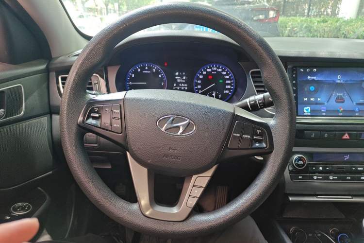 Used Hyundai Mistra 2014 1.8L Automatic Smart GLS Steering Wheel