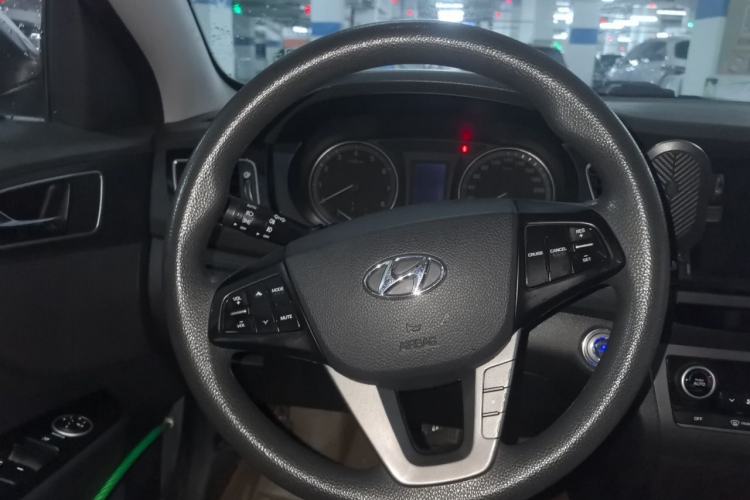 Used Hyundai Mistra 2014 1.8L Automatic Smart GLS Steering Wheel