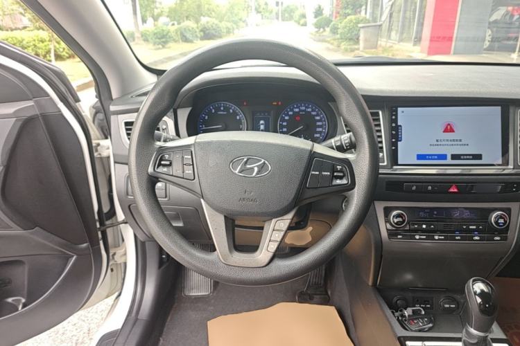 Used Hyundai Mistra 2014 1.8L Automatic Smart GLS Steering Wheel
