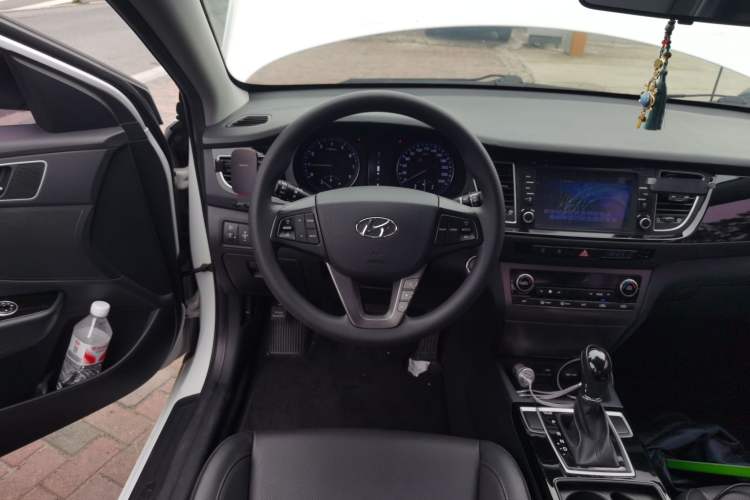 Used Hyundai Mistra 2014 1.8L Automatic Smart GLS Steering Wheel
