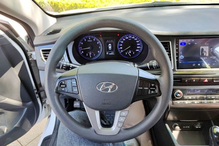Used Hyundai Mistra 2014 1.8L Automatic Smart GLS Steering Wheel