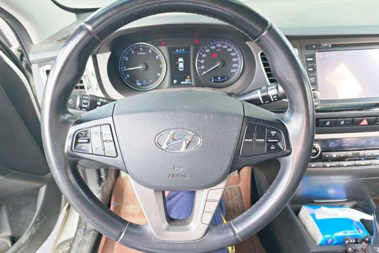 Used Hyundai Mistra 2014 1.8L Automatic Deluxe DLX Model Steering Wheel