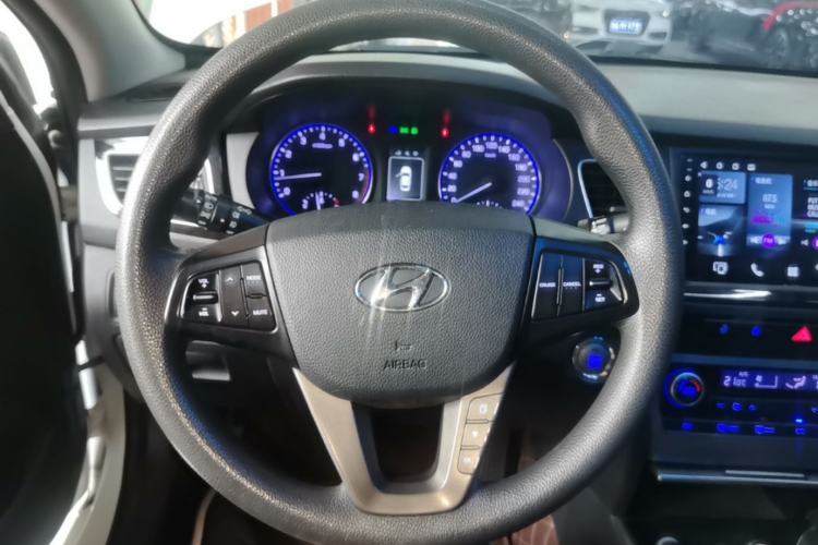 Used Hyundai Mistra 2014 1.8L Automatic Smart GLS Steering Wheel