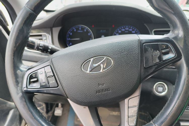 Used Hyundai Mistra 2014 1.8L Automatic Deluxe DLX Model Steering Wheel