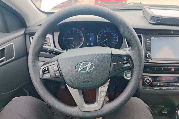 Used Hyundai Mistra 2014 1.8L Automatic Smart GLS Steering Wheel
