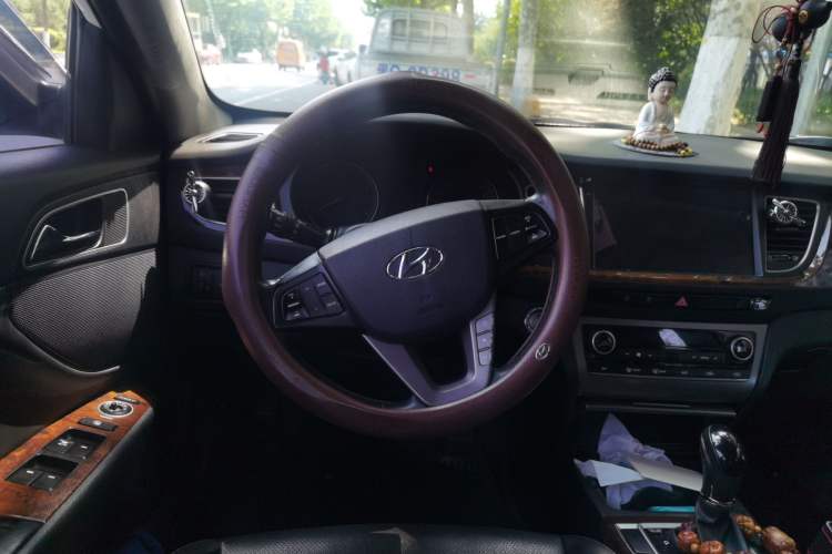 Used Hyundai Mistra 2014 1.8L Automatic Deluxe DLX Model Steering Wheel