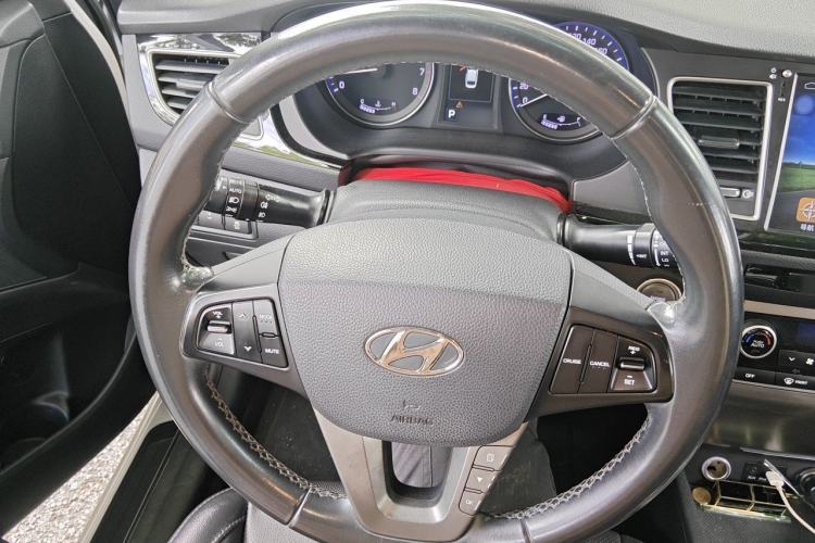 Used Hyundai Mistra 2014 1.8L Automatic Deluxe DLX Model Steering Wheel