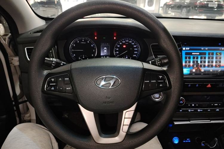 Used Hyundai Mistra 2014 1.8L Automatic Smart GLS Steering Wheel