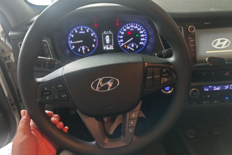 Used Hyundai Mistra 2014 1.8L Automatic Smart GLS Steering Wheel