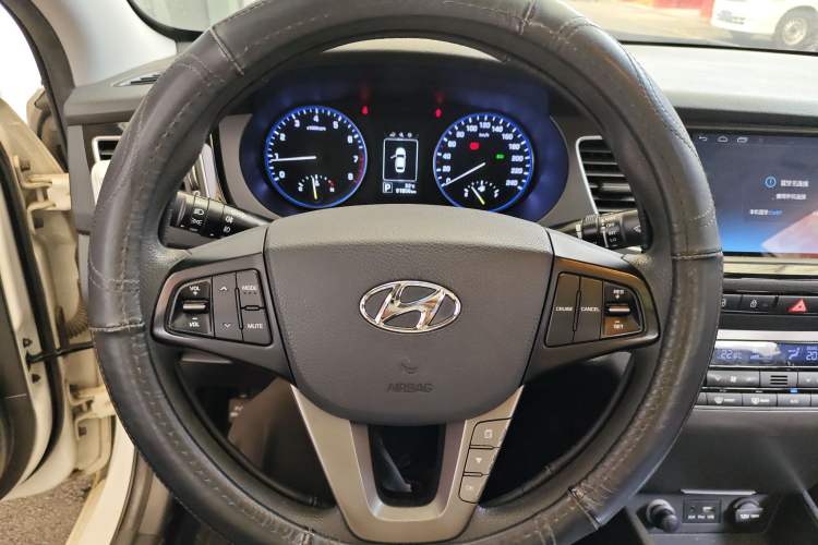 Used Hyundai Mistra 2014 1.8L Automatic Smart GLS Steering Wheel