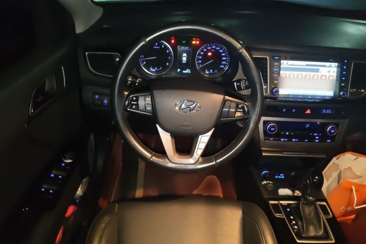 Used Hyundai Mistra 2014 1.8L Automatic Deluxe DLX Model Steering Wheel