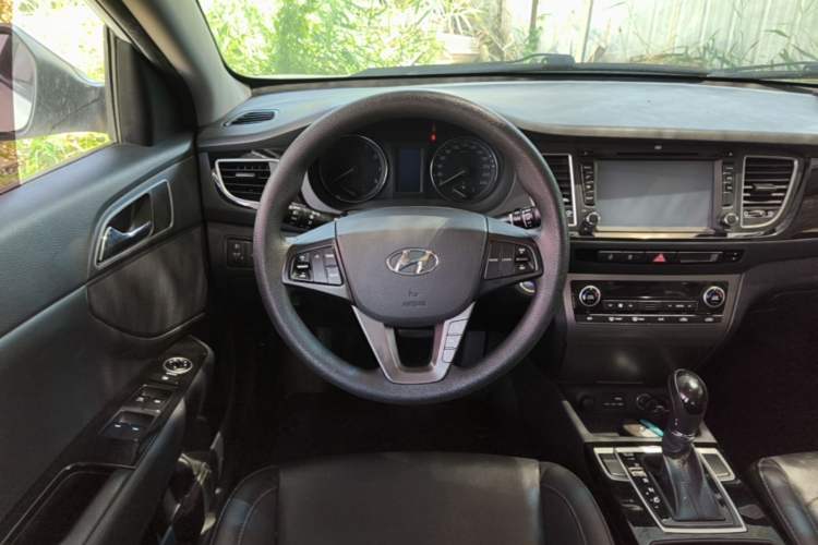 Used Hyundai Mistra 2014 1.8L Automatic Smart GLS Steering Wheel