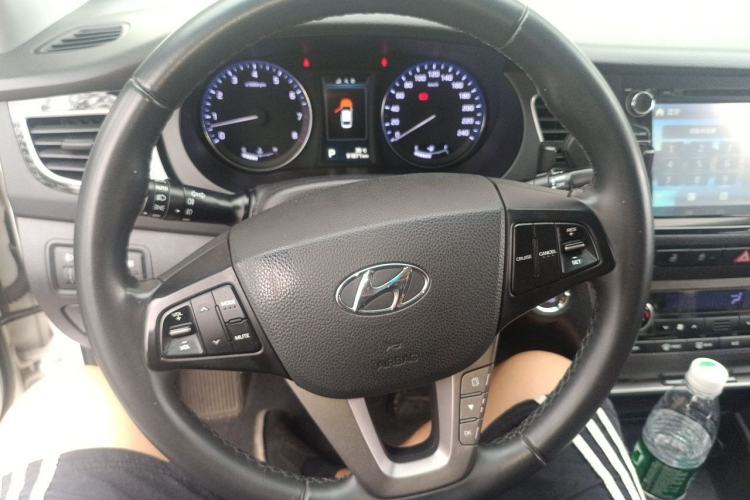 Used Hyundai Mistra 2014 1.8L Automatic Deluxe DLX Model Steering Wheel