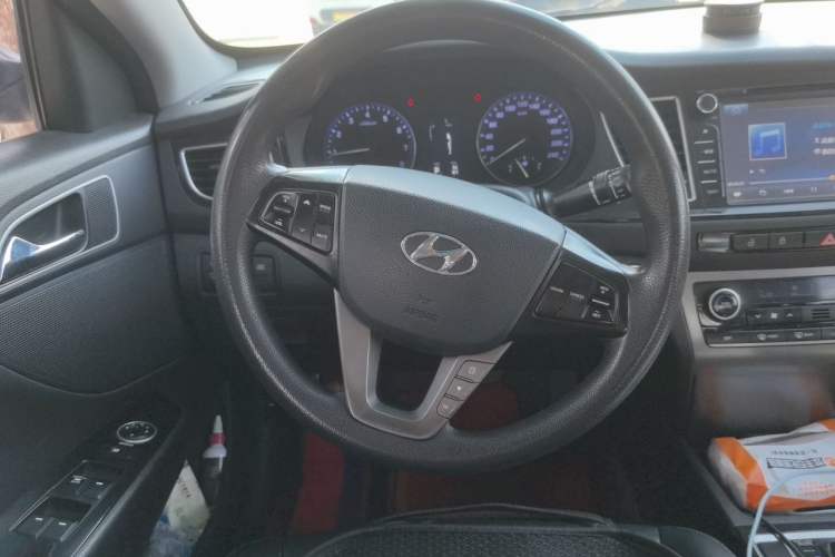 Used Hyundai Mistra 2014 1.8L Automatic Smart GLS Steering Wheel