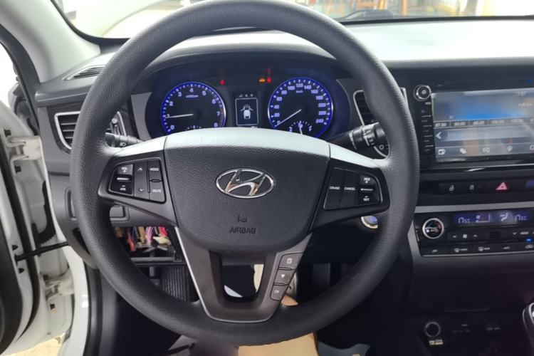 Used Hyundai Mistra 2014 1.8L Automatic Smart GLS Steering Wheel