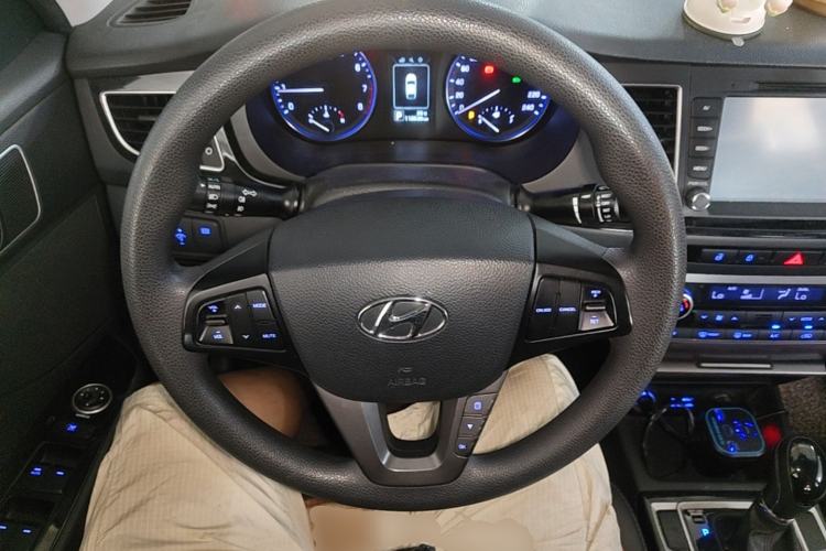 Used Hyundai Mistra 2014 1.8L Automatic Smart GLS Steering Wheel