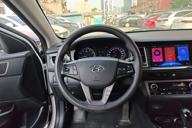 Used Hyundai Mistra 2014 1.8L Automatic Smart GLS Steering Wheel