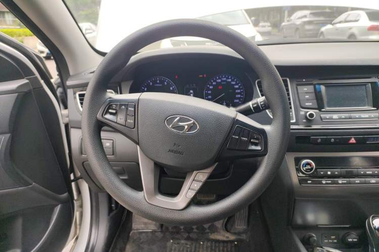 Used Hyundai Mistra 2014 1.8L Automatic Smart GLS Steering Wheel