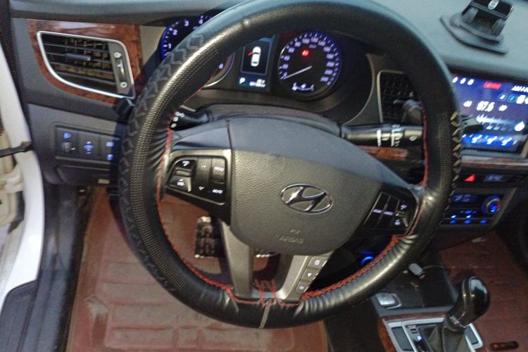 Used Hyundai Mistra 2014 1.8L Automatic Deluxe DLX Model Steering Wheel