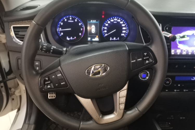 Used Hyundai Mistra 2014 1.8L Automatic Deluxe DLX Model Steering Wheel