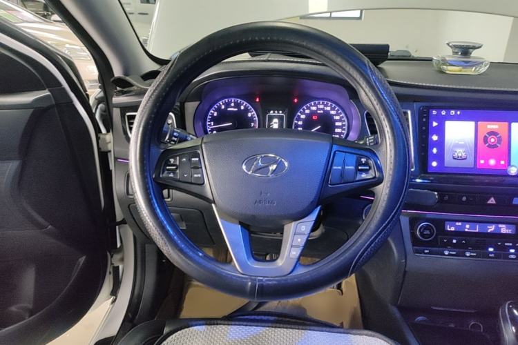 Used Hyundai Mistra 2014 1.8L Automatic Smart GLS Steering Wheel