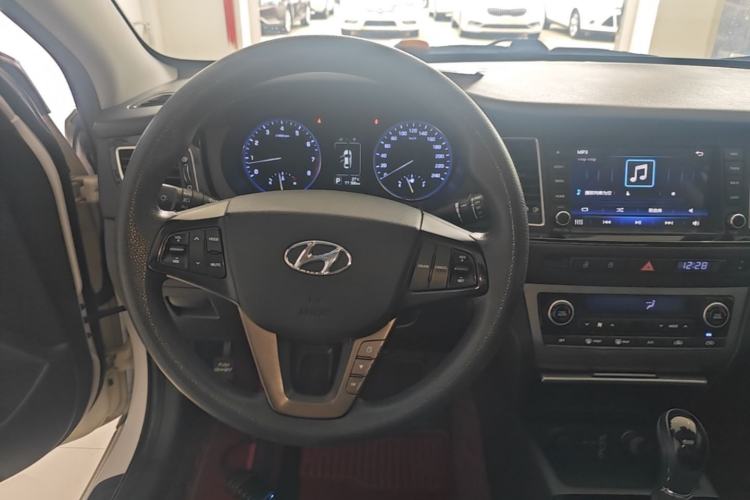 Used Hyundai Mistra 2014 1.8L Automatic Smart GLS Steering Wheel