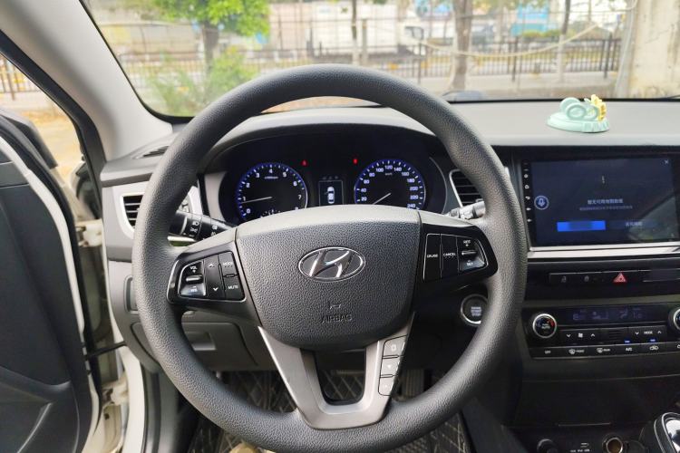 Used Hyundai Mistra 2014 1.8L Automatic Smart GLS Steering Wheel