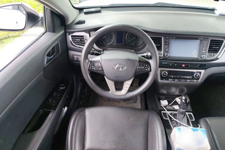 Used Hyundai Mistra 2014 1.8L Automatic Smart GLS Steering Wheel